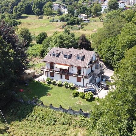 Villa Immersa Nel Verde A Lanzo dʼIntelvi Buitenkant foto