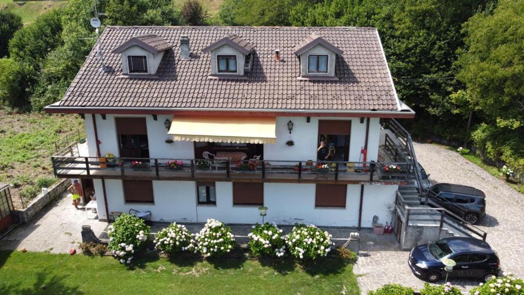 Villa Immersa Nel Verde A Lanzo dʼIntelvi Buitenkant foto
